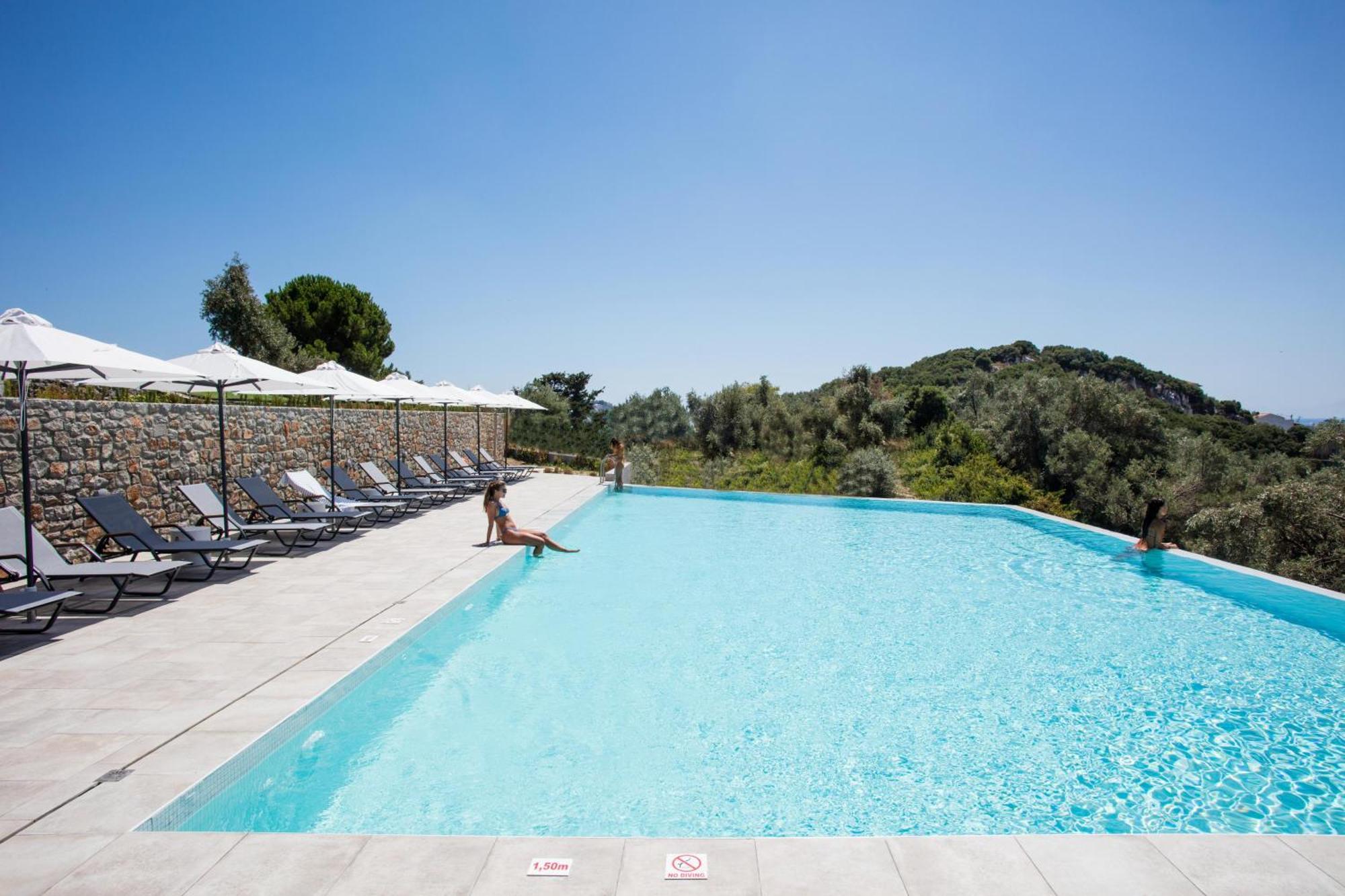 Amira Aparthotel Skiathos stad Exteriör bild