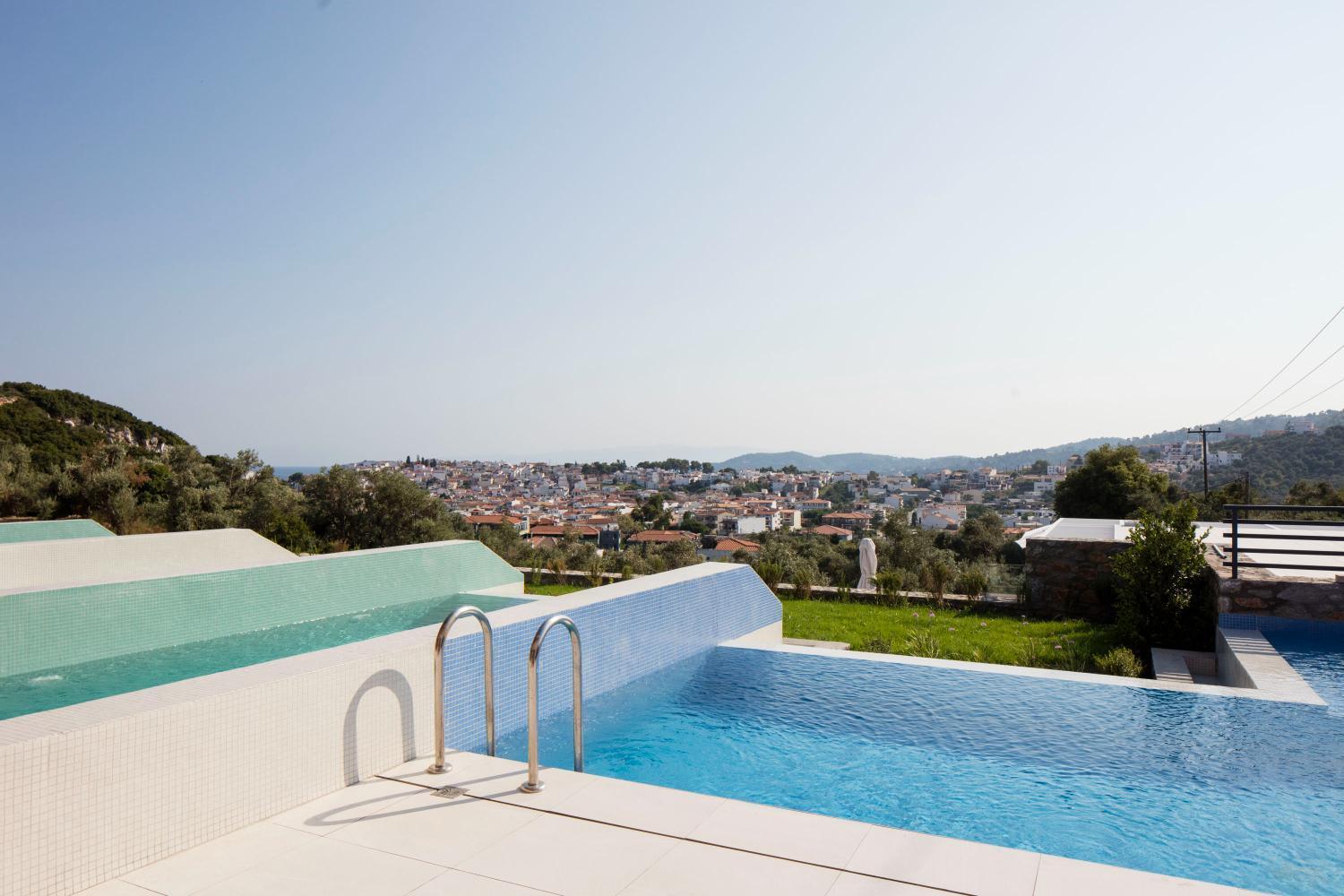 Amira Aparthotel Skiathos stad Exteriör bild