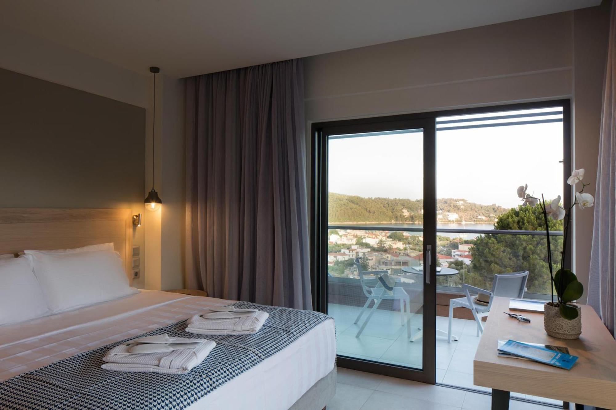 Amira Aparthotel Skiathos stad Exteriör bild